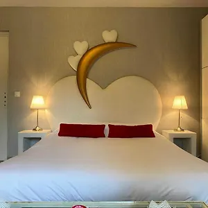 https://domaine-de-la-palle.hotels-rhonealpes.com